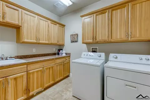 10491 Abernathy Ln, Redding, CA 96003 photo 23