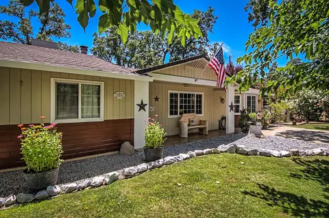 19041 Snowflake Ln, Redding, CA 96003 photo 2