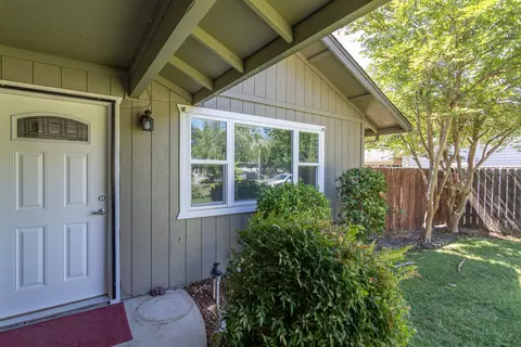2939 Dove St, Redding, CA 96001 photo 2