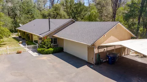 1931 Herbscenta Ln, Redding, CA 96003 photo 3