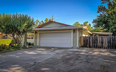 228 Newport Dr, Redding, CA 96001 photo 2