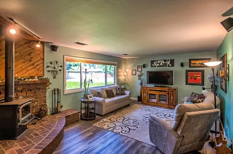 228 Newport Dr, Redding, CA 96001 photo 3