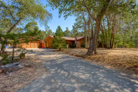 15748 Ranchland Dr, Redding, CA 96001 photo 2