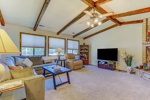 2277 Wisconsin Ave, Redding, CA 96001 photo 2