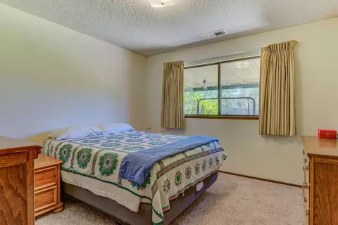 2277 Wisconsin Ave, Redding, CA 96001 photo 11
