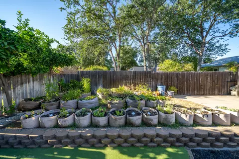 2560 Velia St, Redding, CA 96002 photo 30
