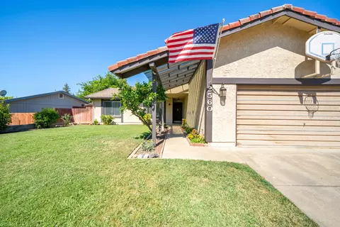 2560 Velia St, Redding, CA 96002 photo 2