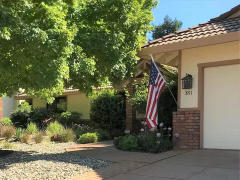 891 Sunriver Ln, Redding, CA 96001 photo 1