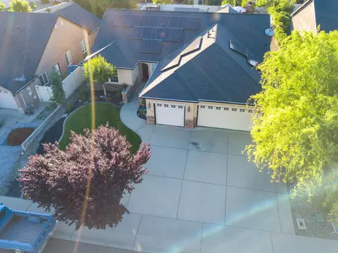 2158 Cadjew St, Redding, CA 96003 photo 3