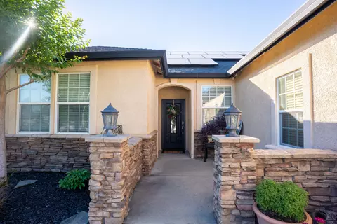 2158 Cadjew St, Redding, CA 96003 photo 4