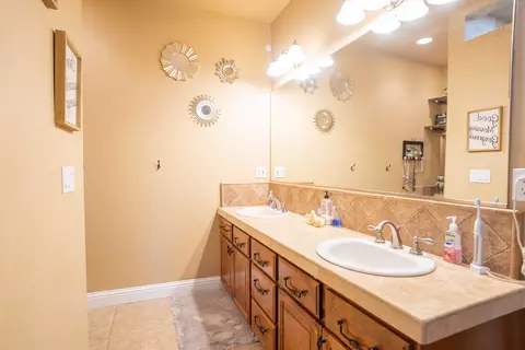 2158 Cadjew St, Redding, CA 96003 photo 17