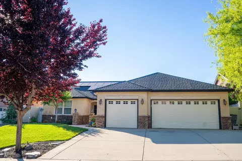 2158 Cadjew St, Redding, CA 96003 photo 1