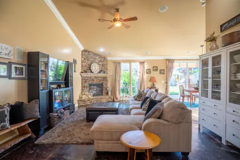 2158 Cadjew St, Redding, CA 96003 photo 7