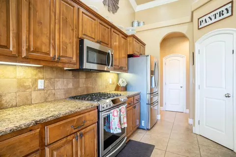 2158 Cadjew St, Redding, CA 96003 photo 11