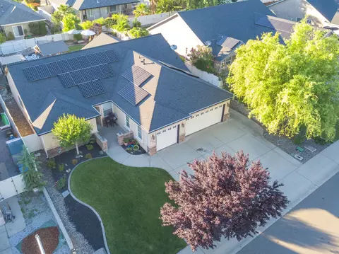 2158 Cadjew St, Redding, CA 96003 photo 2
