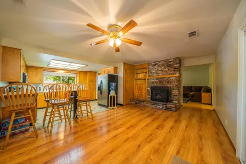 596 Rafael St, Redding, CA 96002 photo 8