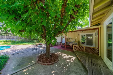 596 Rafael St, Redding, CA 96002 photo 23
