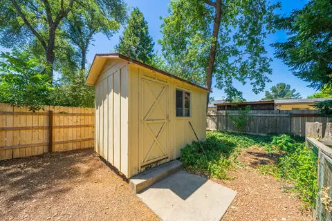 596 Rafael St, Redding, CA 96002 photo 29