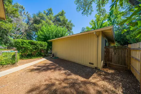 596 Rafael St, Redding, CA 96002 photo 30