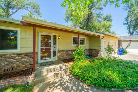 596 Rafael St, Redding, CA 96002 photo 3