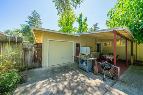 596 Rafael St, Redding, CA 96002 photo 24