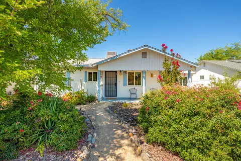 5820 Sierra Dr, Redding, CA 96003 photo 2