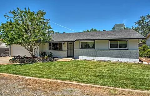 1750 Burksgarden St, Redding, CA 96002 photo 1