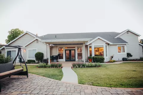 2735 Casabella Dr, Redding, CA 96002 photo 2
