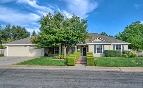 2735 Casabella Dr, Redding, CA 96002 photo 1