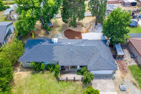 19549 Medo Vale Ln, Redding, CA 96002 photo 2