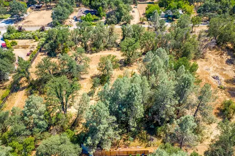 20164 Lupine Dr, Redding, CA 96002 photo 2