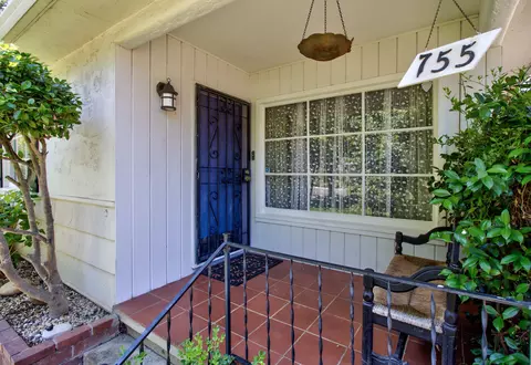 755 Gold St, Redding, CA 96001 photo 4