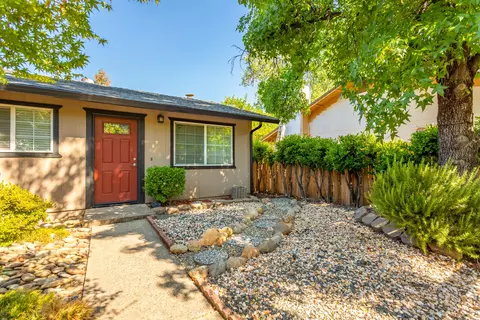 3484 Summit Dr, Redding, CA 96001 photo 5