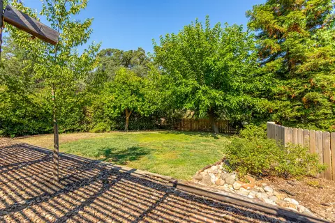 3484 Summit Dr, Redding, CA 96001 photo 20