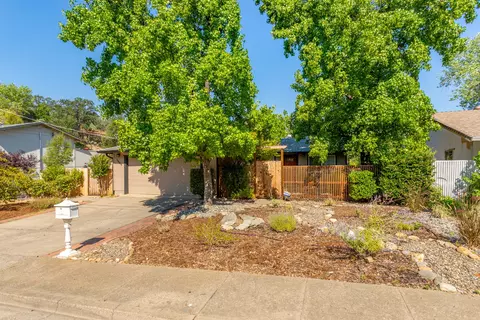 3484 Summit Dr, Redding, CA 96001 photo 3