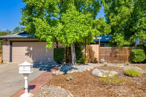 3484 Summit Dr, Redding, CA 96001 photo 1