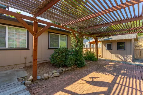 3484 Summit Dr, Redding, CA 96001 photo 21