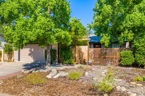 3484 Summit Dr, Redding, CA 96001 photo 4