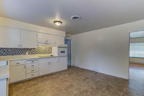 2001 Sycamore Dr, Redding, CA 96001 photo 6