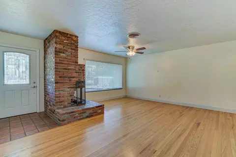 2001 Sycamore Dr, Redding, CA 96001 photo 4