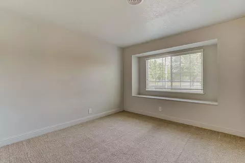 2001 Sycamore Dr, Redding, CA 96001 photo 11