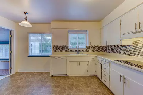 2001 Sycamore Dr, Redding, CA 96001 photo 8