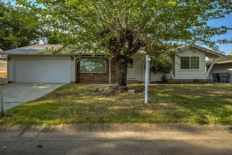 2001 Sycamore Dr, Redding, CA 96001 photo 1