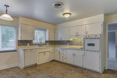 2001 Sycamore Dr, Redding, CA 96001 photo 5