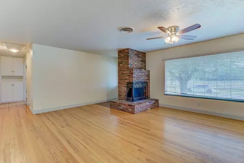 2001 Sycamore Dr, Redding, CA 96001 photo 2