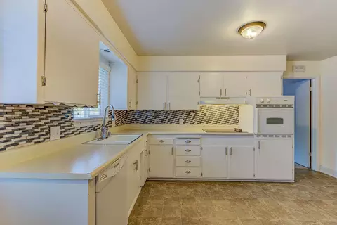 2001 Sycamore Dr, Redding, CA 96001 photo 7