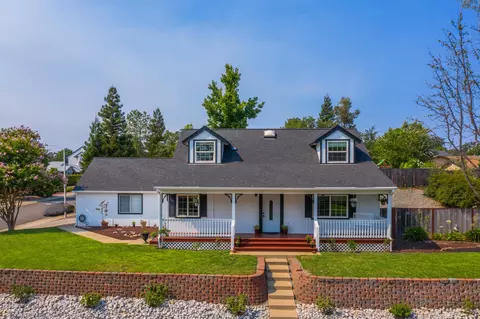 989 Willow Brook Ln, Redding, CA 96003 photo 1