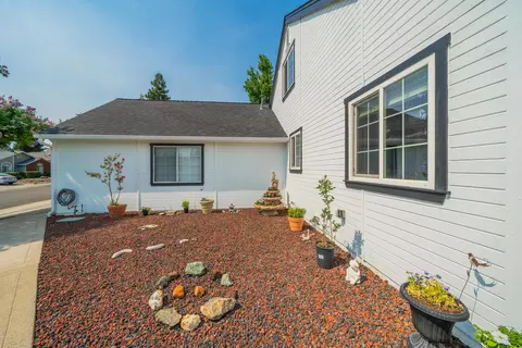989 Willow Brook Ln, Redding, CA 96003 photo 24