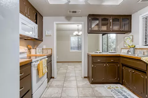 322 Rosewood Dr, Redding, CA 96003 photo 8