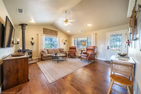 11433 Prosperity Ln, Redding, CA 96003 photo 4